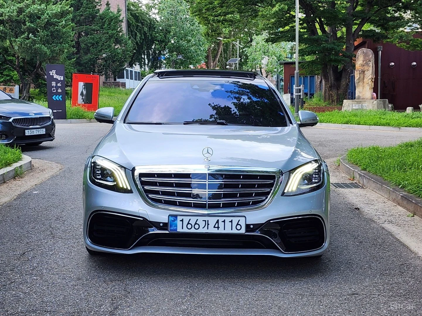 Mercedes-Benz S 350 4MATIC* ПОДГР* ОБДУХВ* BURM* PANO* 360* АВТОКРЕДИТ, снимка 6 - Автомобили и джипове - 55620117