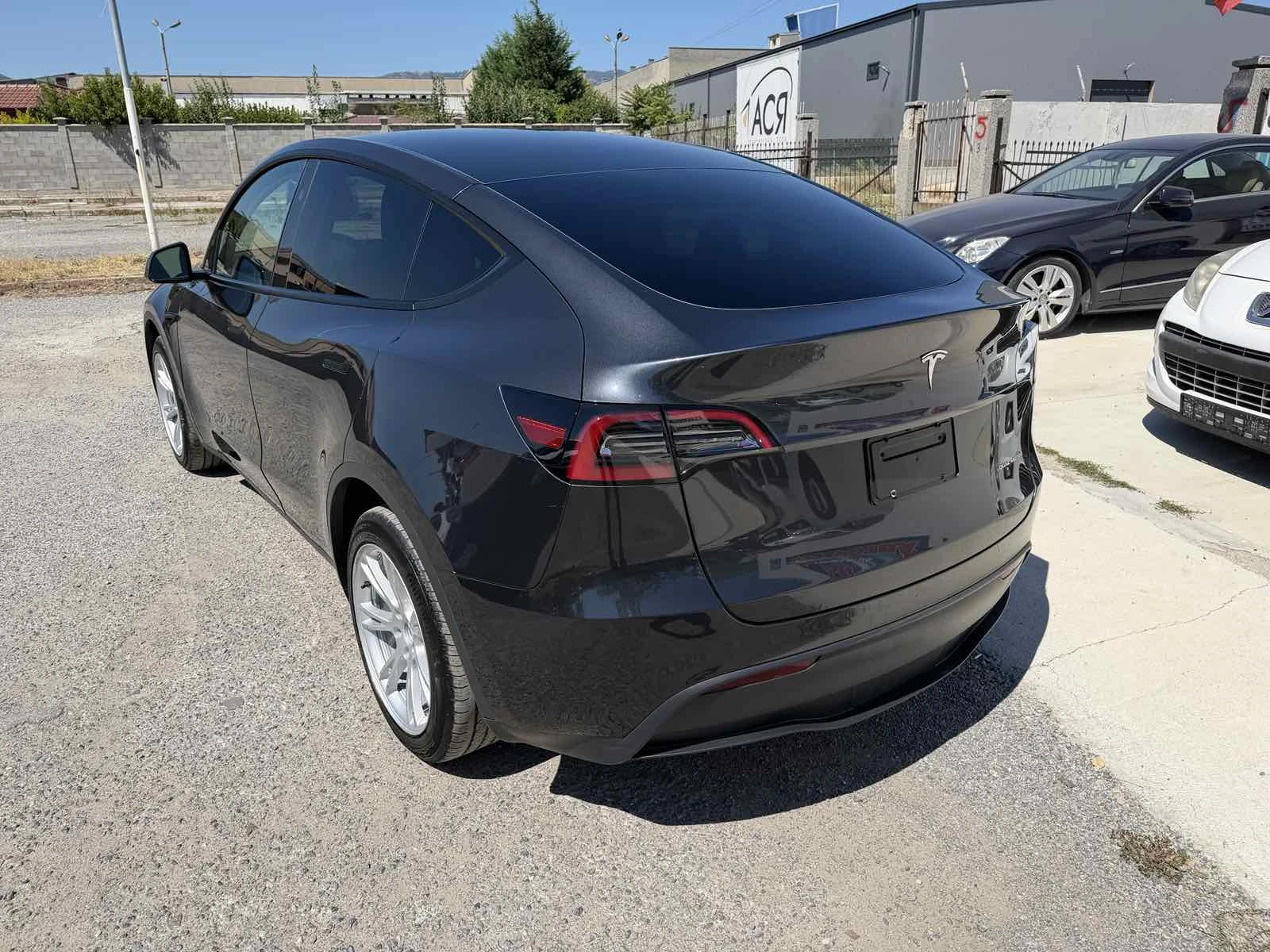 Tesla Model Y long rance Като нова, снимка 3 - Автомобили и джипове - 55691334