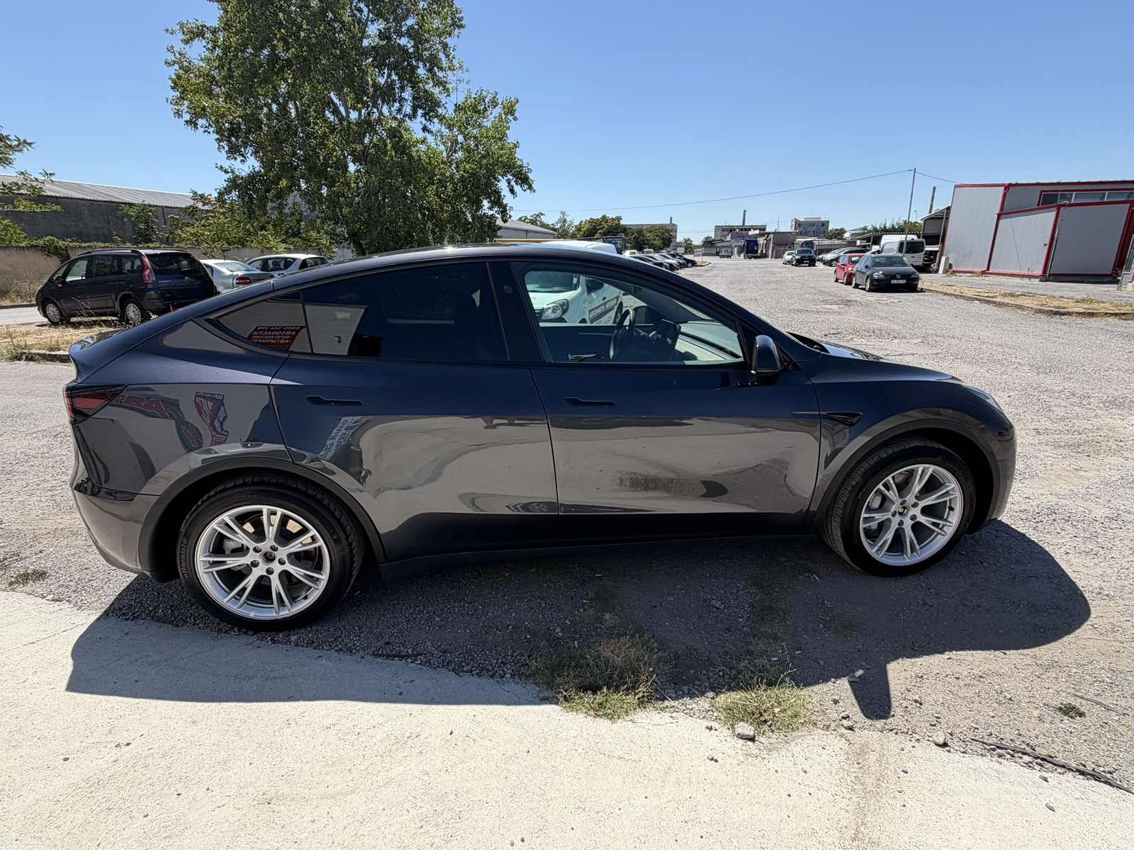 Tesla Model Y long rance Като нова, снимка 6 - Автомобили и джипове - 55691334