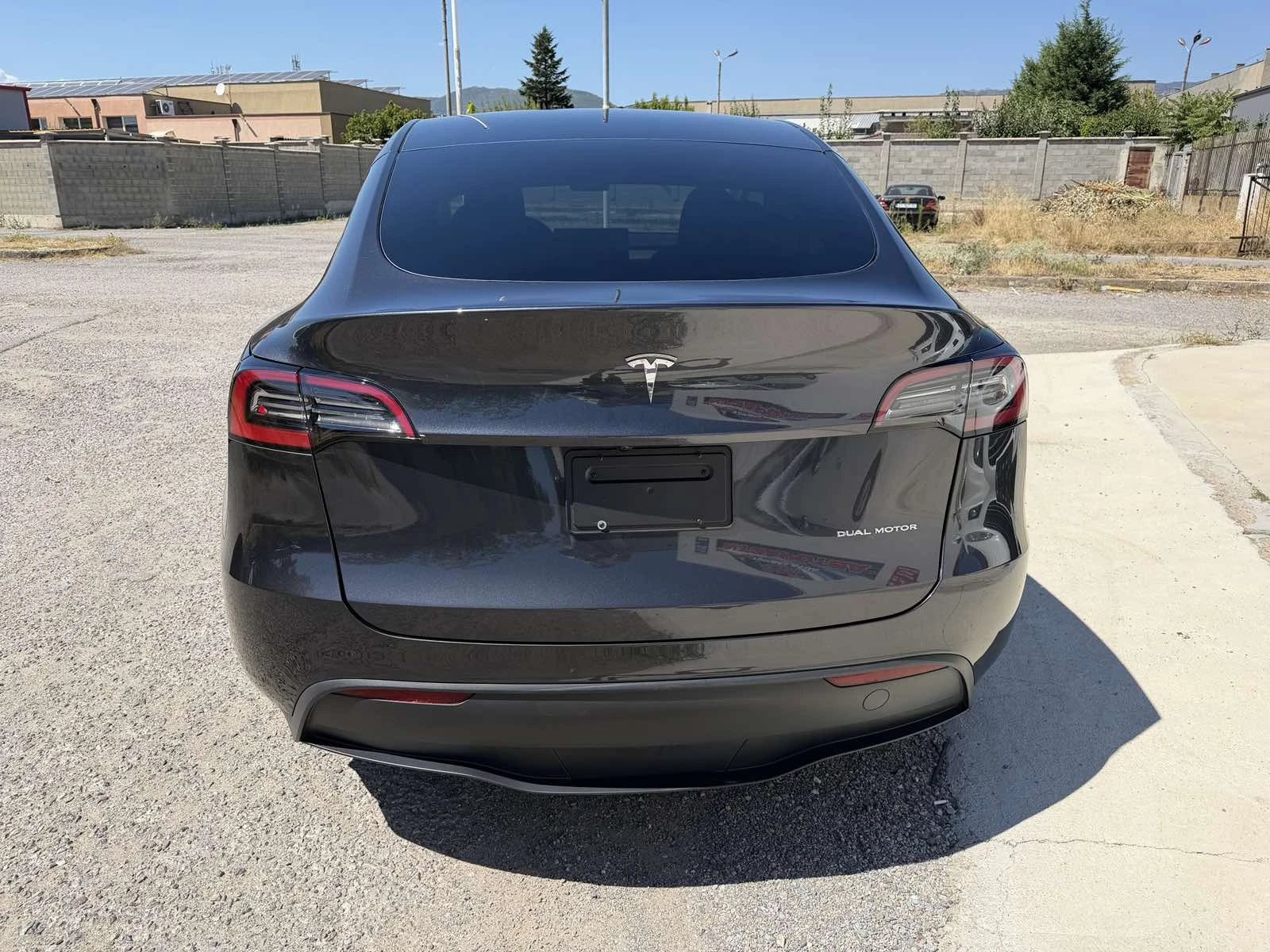 Tesla Model Y long rance Като нова, снимка 4 - Автомобили и джипове - 55691334