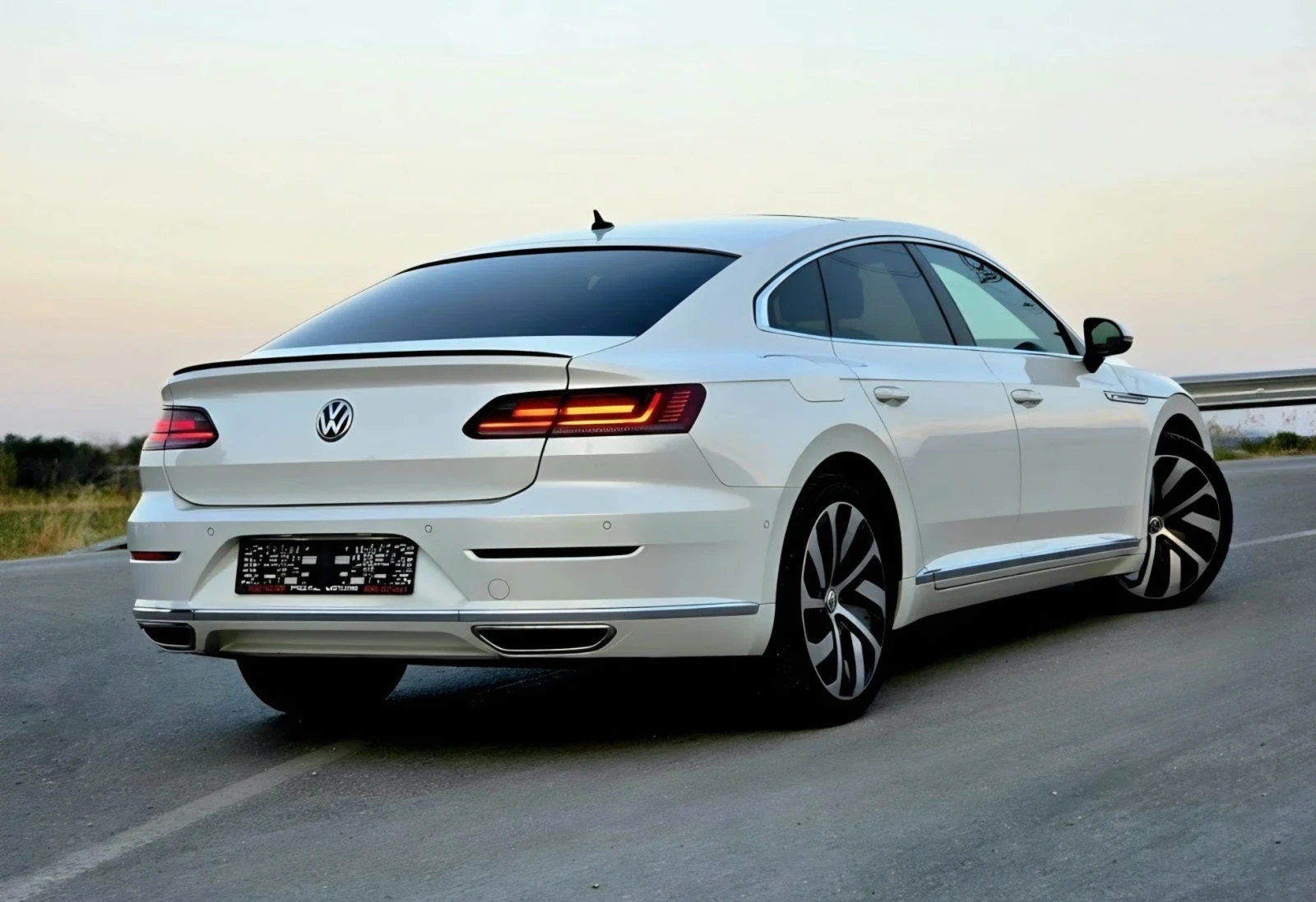 VW Arteon 2.0 TDI R - LINE , снимка 8 - Автомобили и джипове - 55963360