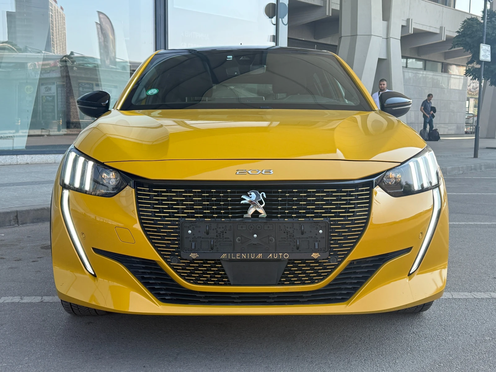 Peugeot 208 e GT Line 50kWh ГАРАНЦИЯ ДО 2028г. !!! , снимка 8 - Автомобили и джипове - 56071900