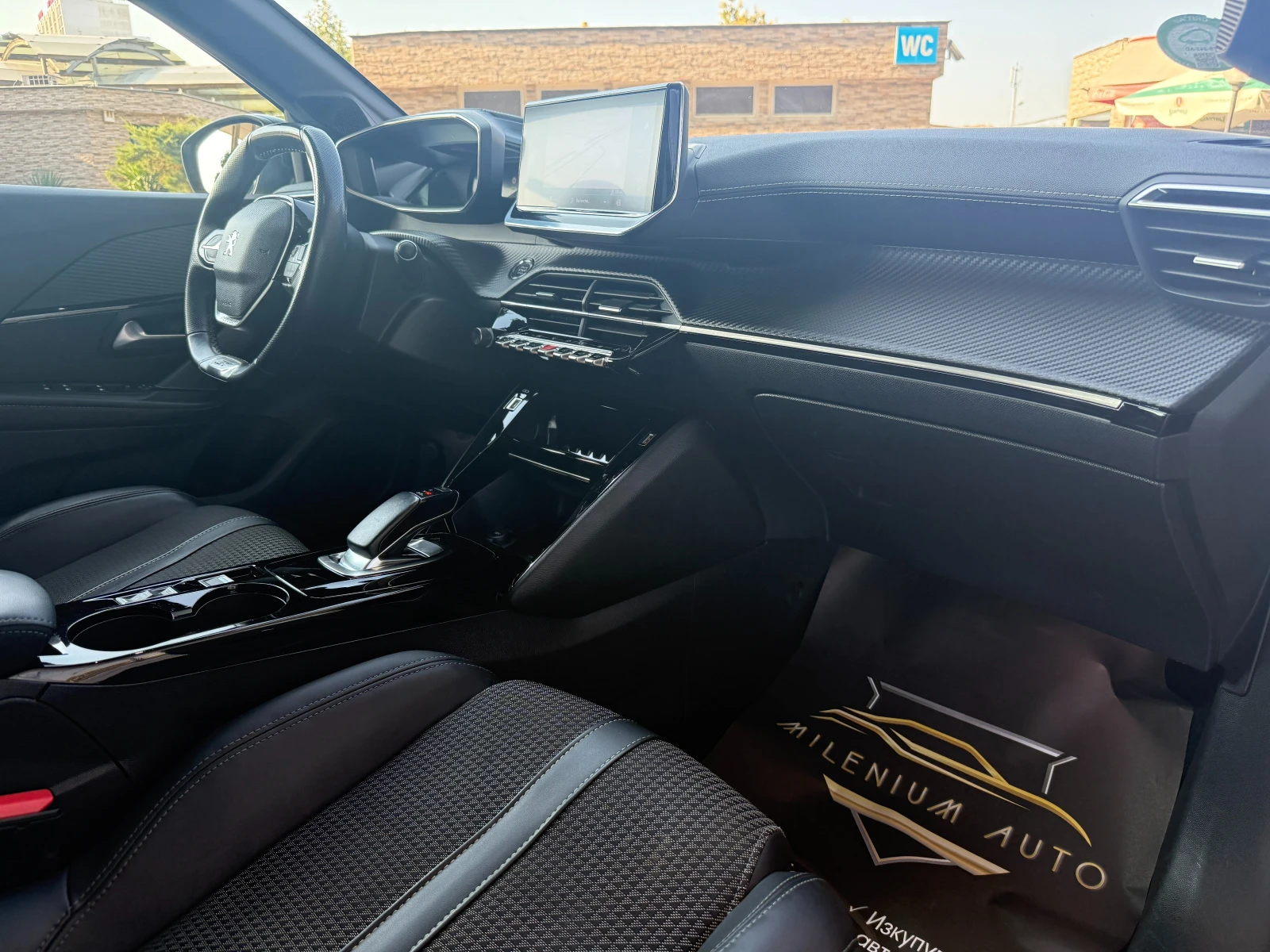 Peugeot 208 e GT Line 50kWh ГАРАНЦИЯ ДО 2028г. !!! , снимка 12 - Автомобили и джипове - 56071900