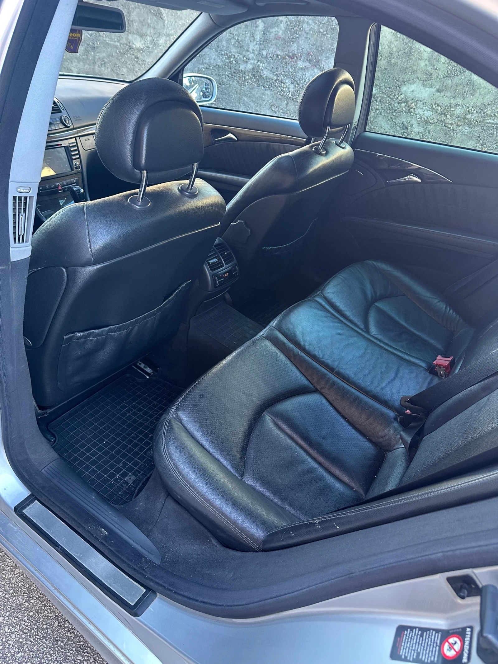Mercedes-Benz E 270 2.7 CDI, снимка 10 - Автомобили и джипове - 56165298