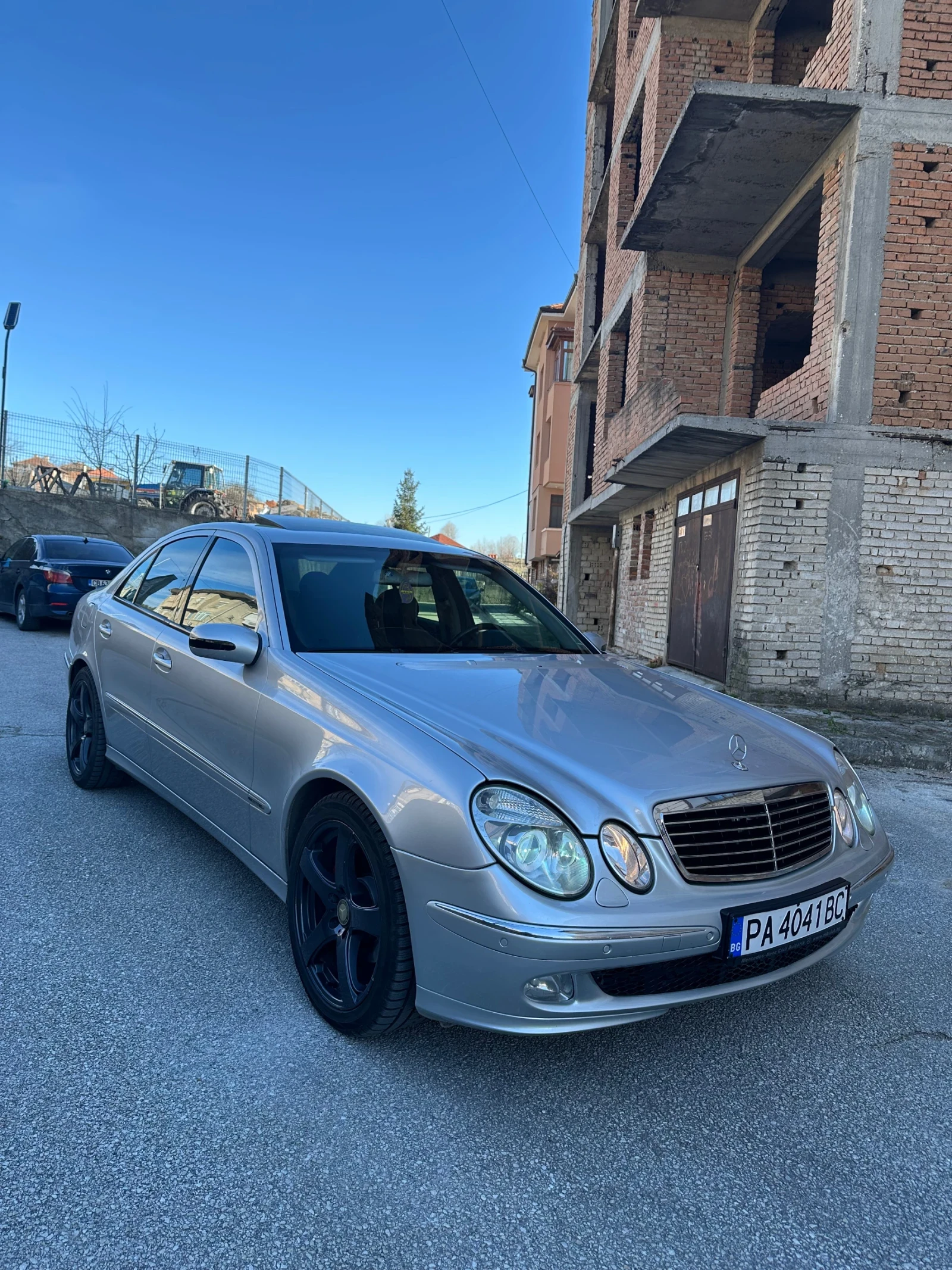 Mercedes-Benz E 270 2.7 CDI, снимка 2 - Автомобили и джипове - 56165298