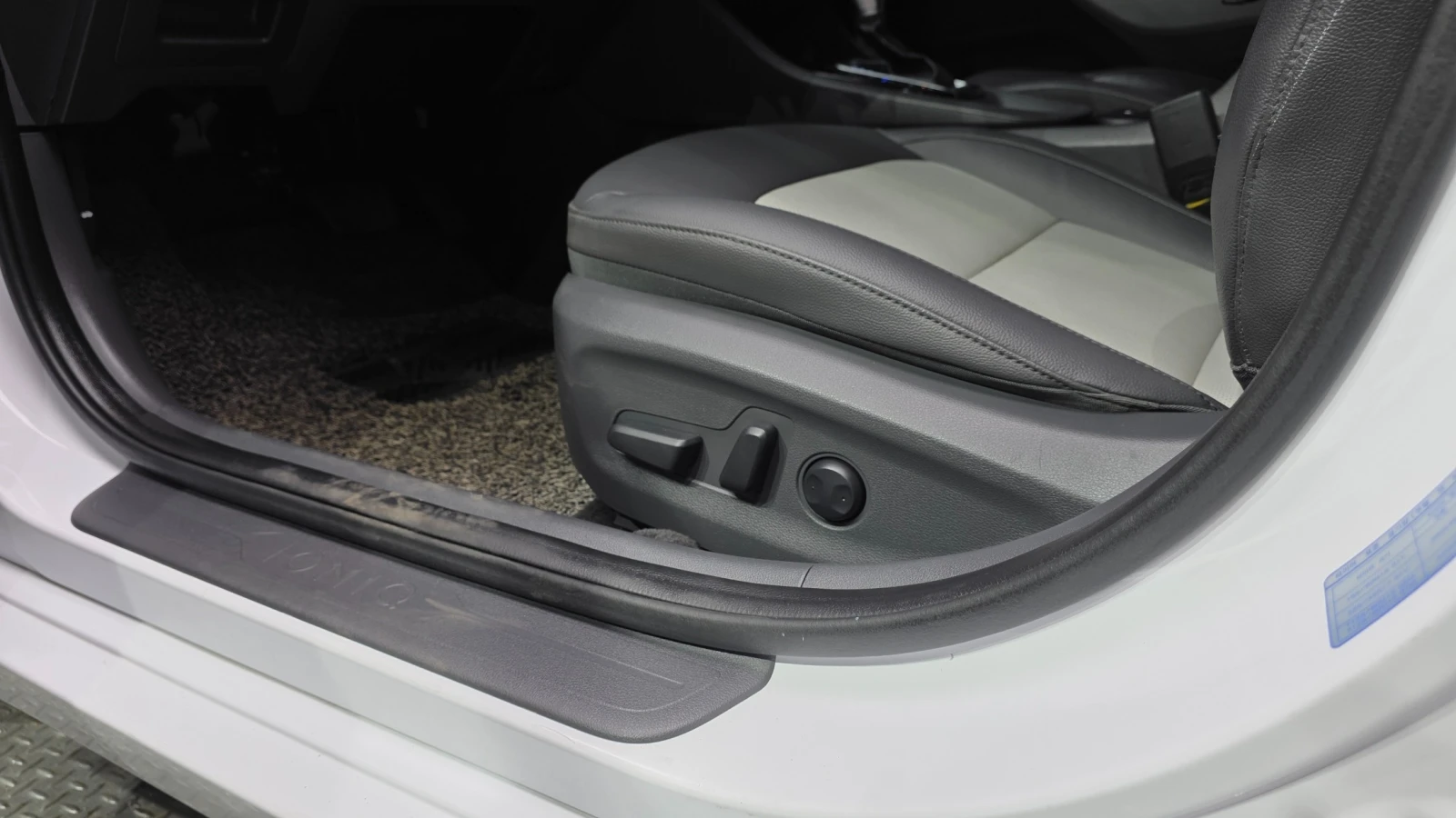 Hyundai Ioniq 1.6 HEV | Keyless | LED, снимка 12 - Автомобили и джипове - 56228045
