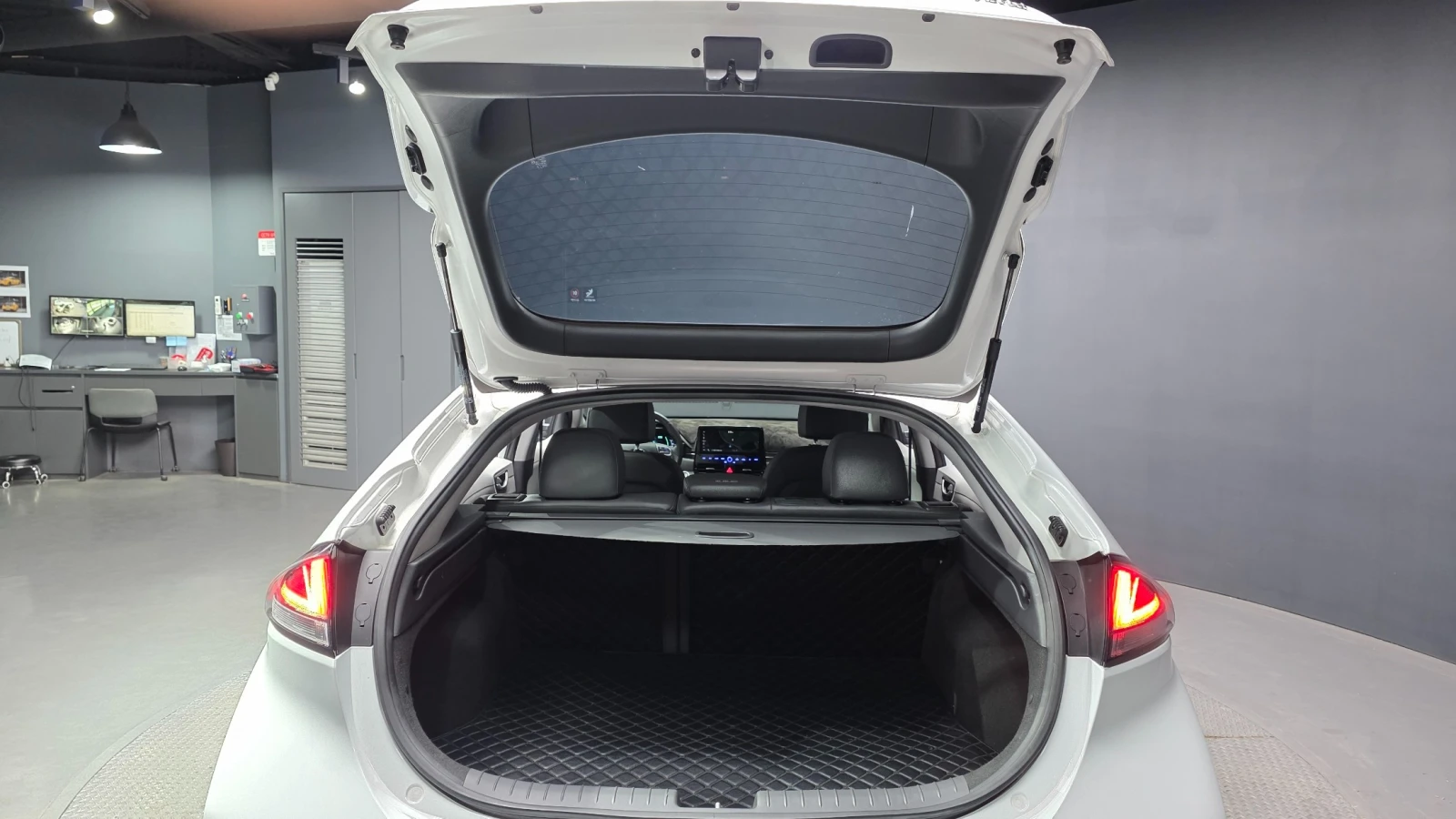 Hyundai Ioniq 1.6 HEV | Keyless | LED, снимка 15 - Автомобили и джипове - 56228045