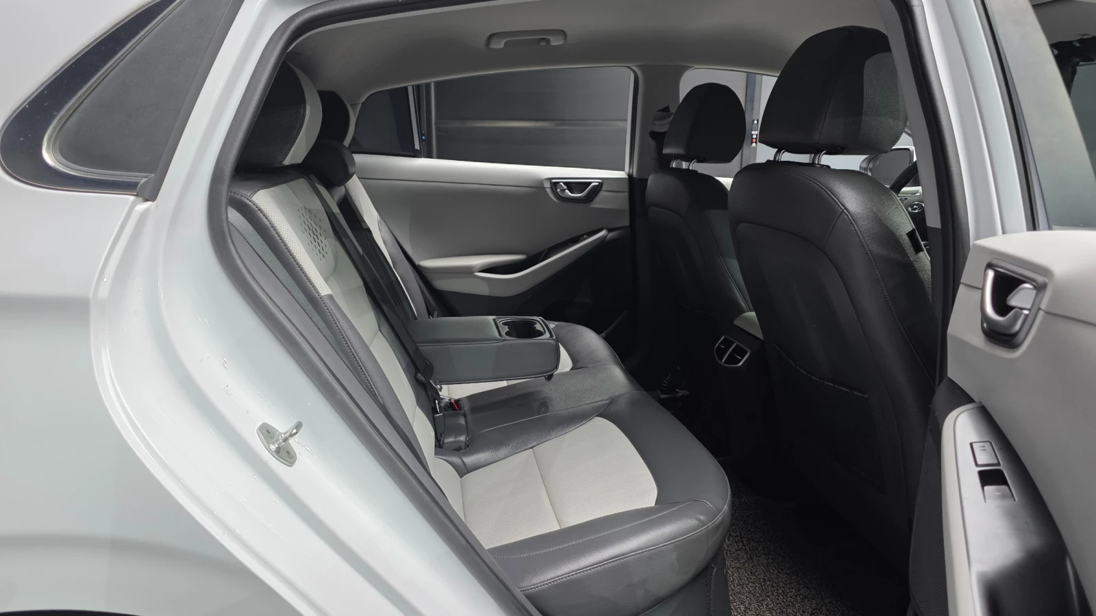 Hyundai Ioniq 1.6 HEV | Keyless | LED, снимка 11 - Автомобили и джипове - 56228045