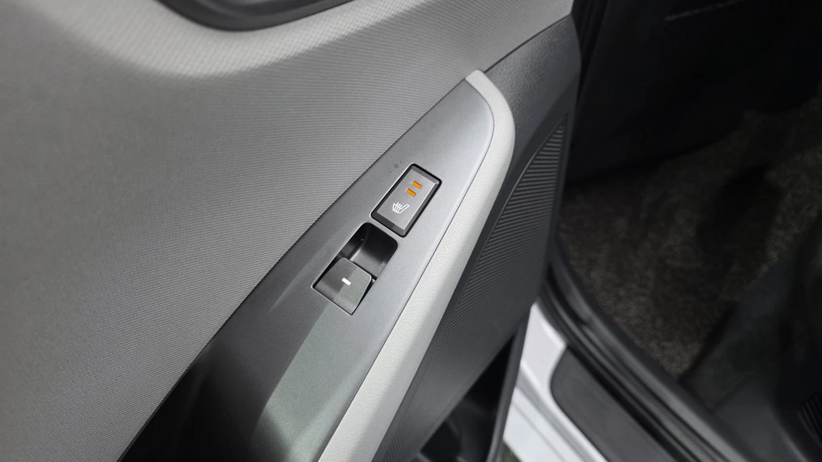 Hyundai Ioniq 1.6 HEV | Keyless | LED, снимка 13 - Автомобили и джипове - 56228045