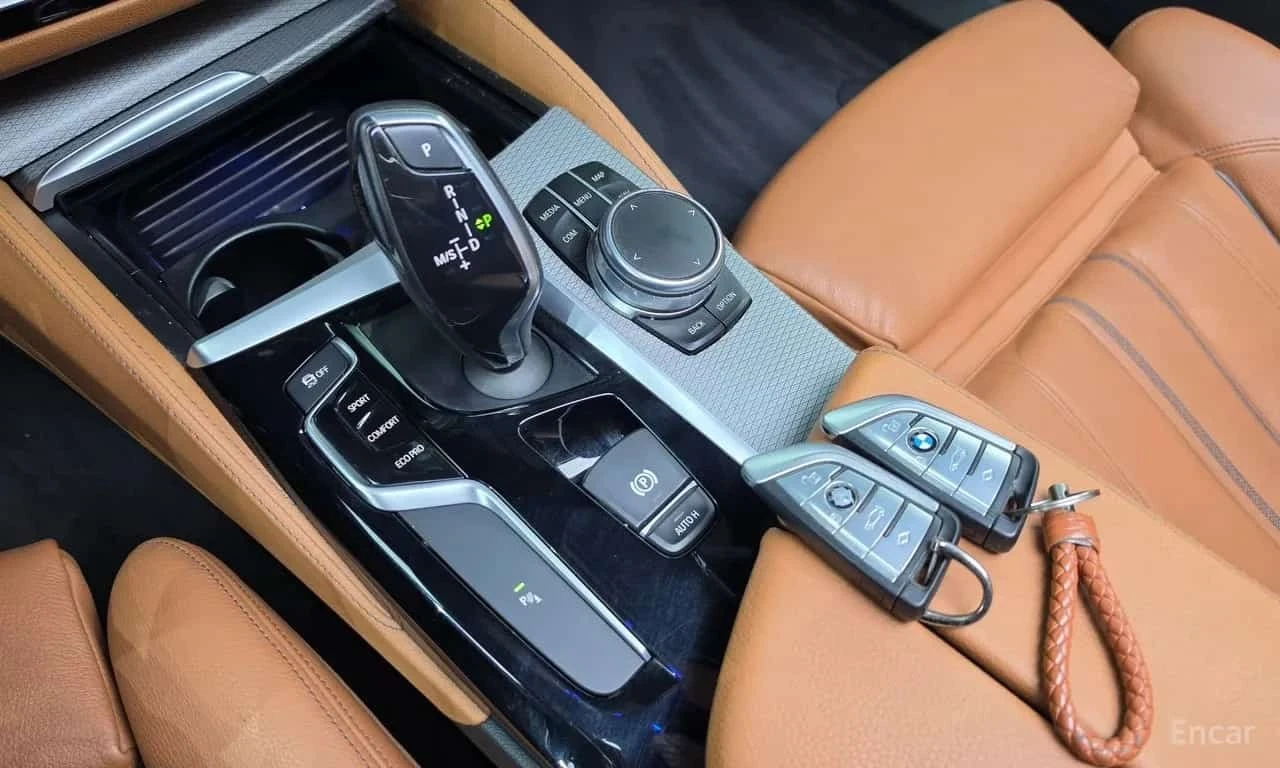 BMW 520 d M Sport Special Edition , снимка 9 - Автомобили и джипове - 56365340