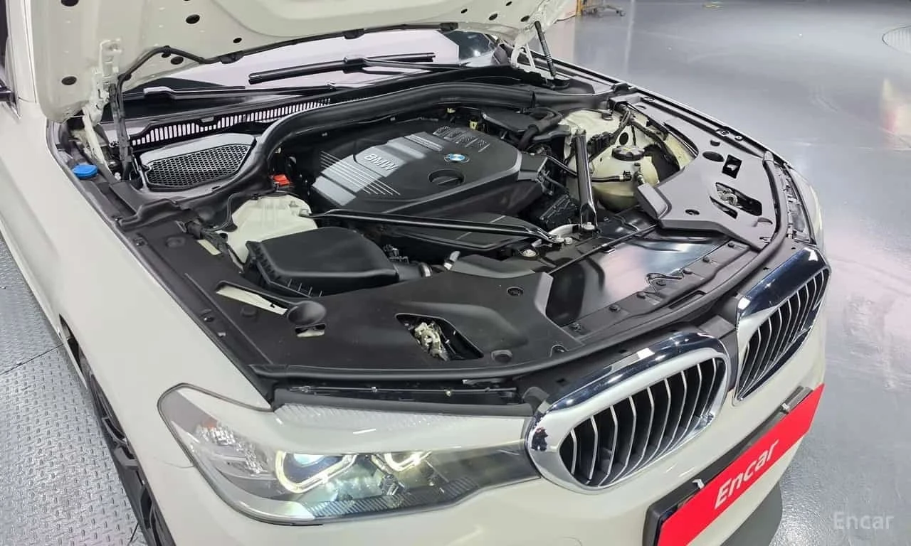 BMW 520 d M Sport Special Edition , снимка 6 - Автомобили и джипове - 56365340
