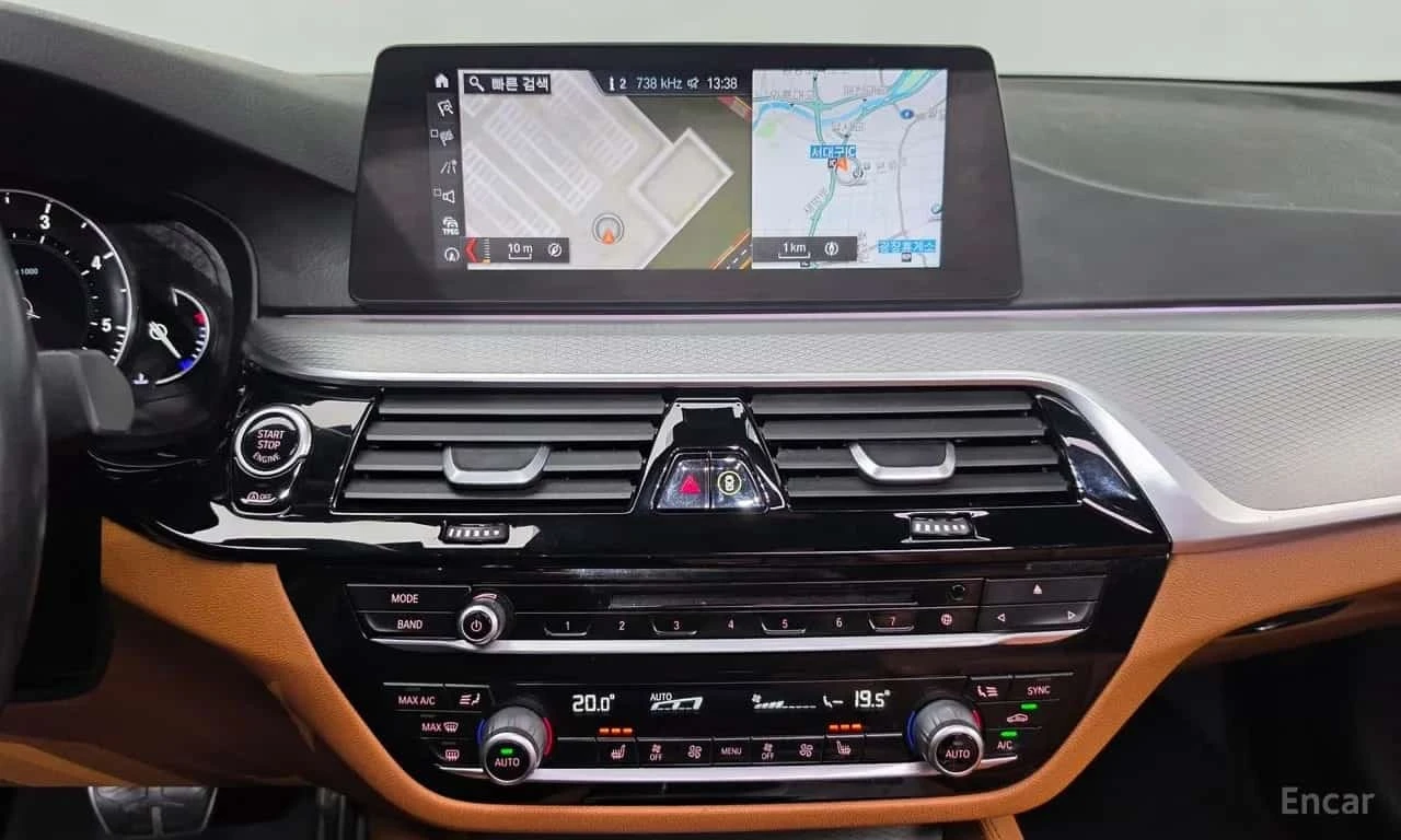 BMW 520 d M Sport Special Edition , снимка 12 - Автомобили и джипове - 56365340