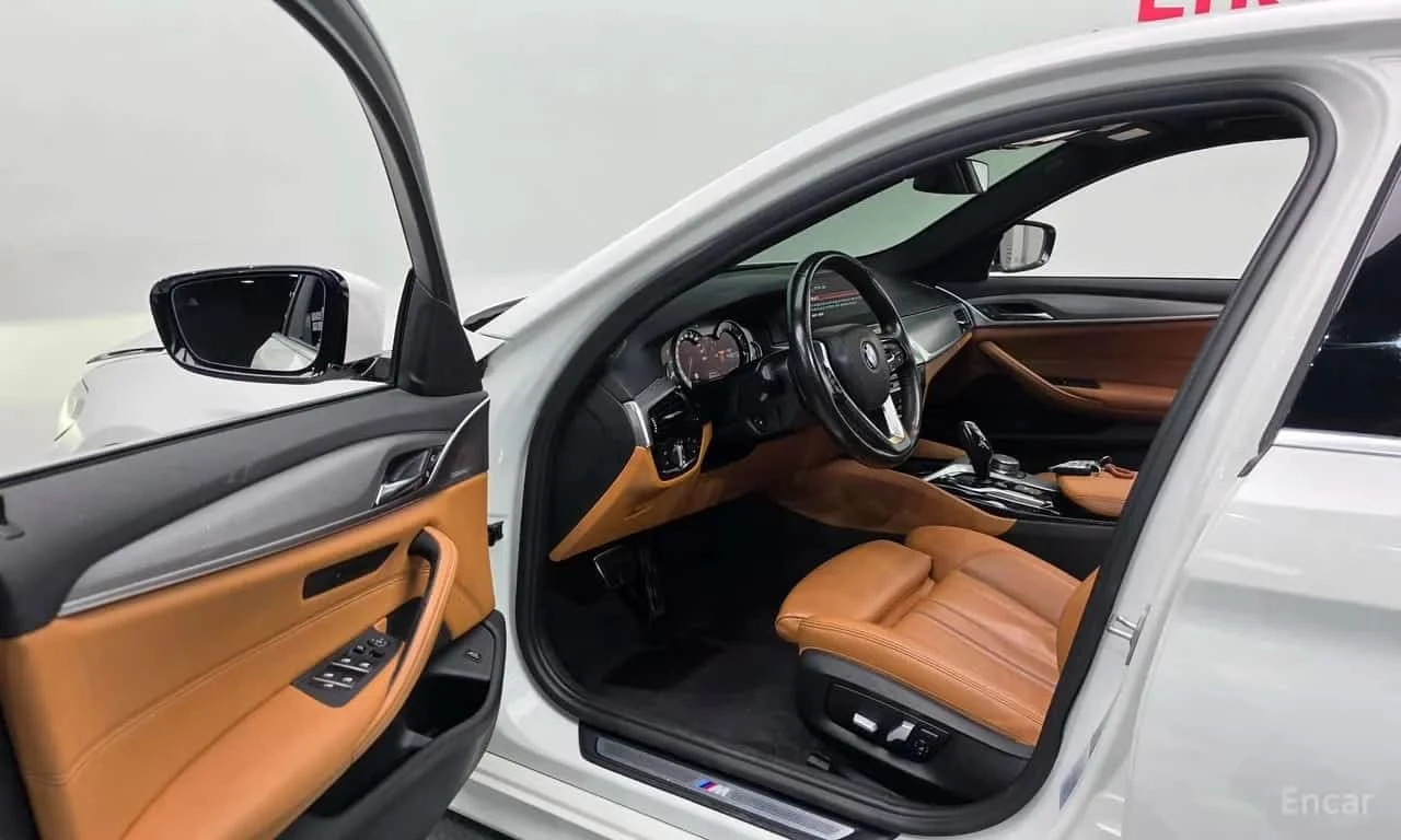 BMW 520 d M Sport Special Edition , снимка 10 - Автомобили и джипове - 56365340