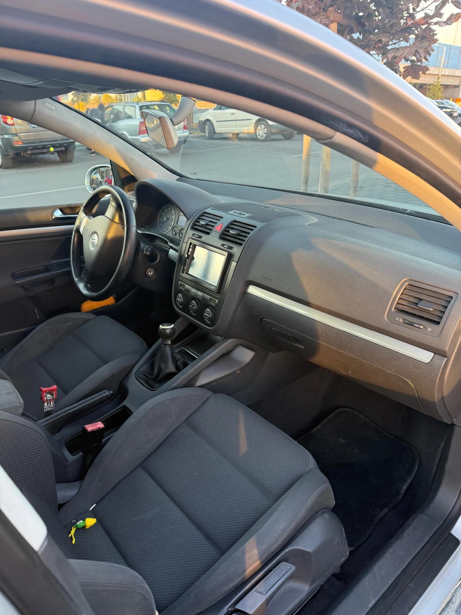 VW Golf 1.6 FSI, снимка 6 - Автомобили и джипове - 56545749