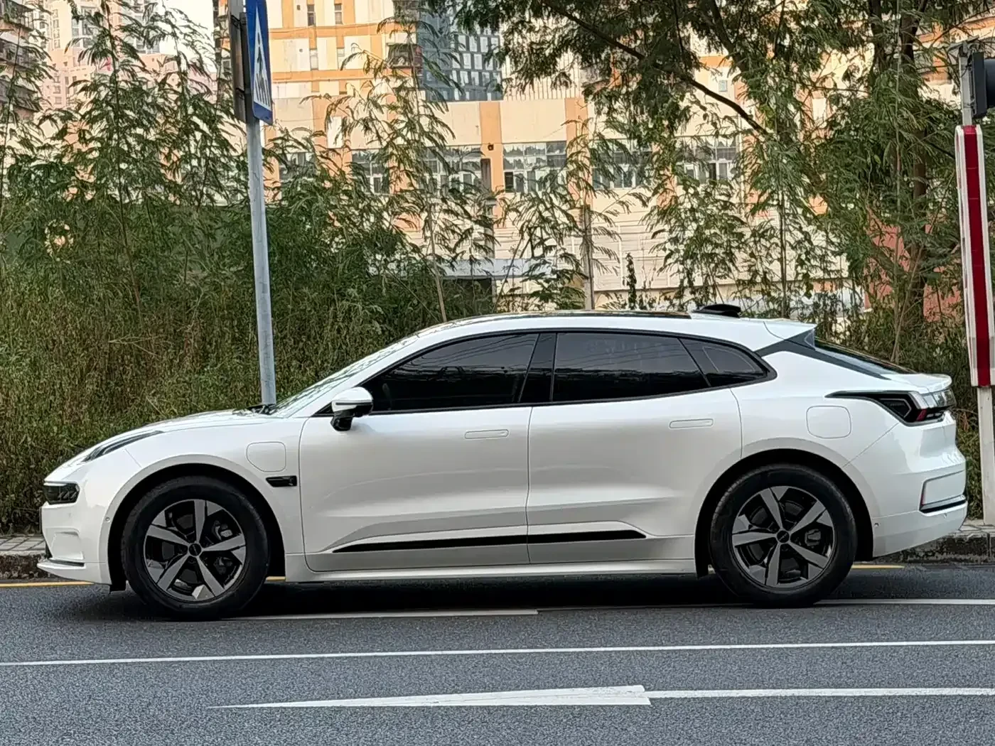 Zeekr 001 WE Edition 100 kWh, снимка 2 - Автомобили и джипове - 56723637