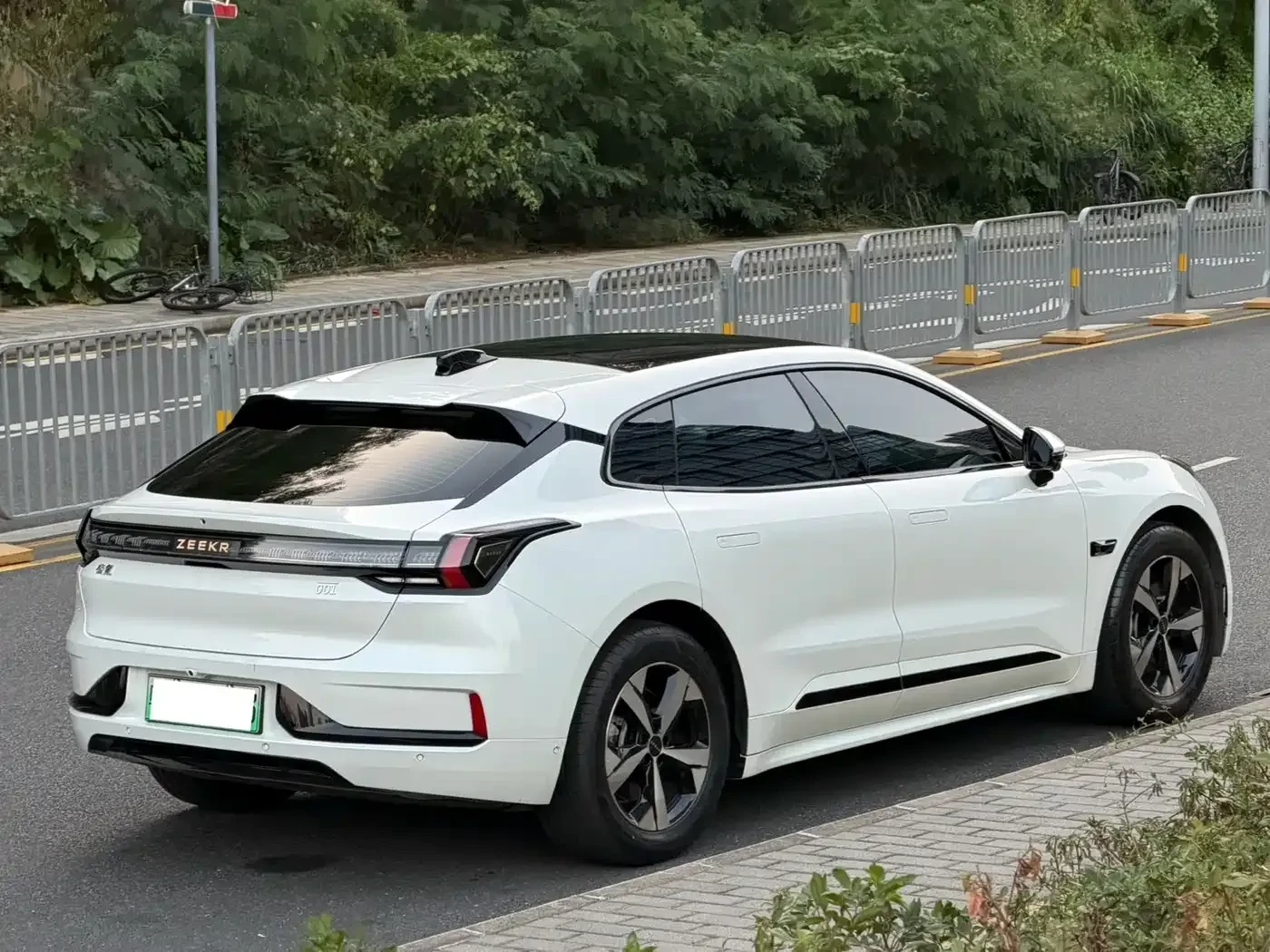 Zeekr 001 WE Edition 100 kWh, снимка 5 - Автомобили и джипове - 56723637