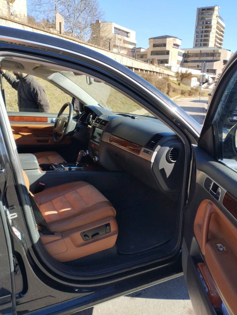 VW Touareg 3.0 tdi, снимка 5 - Автомобили и джипове - 52683001