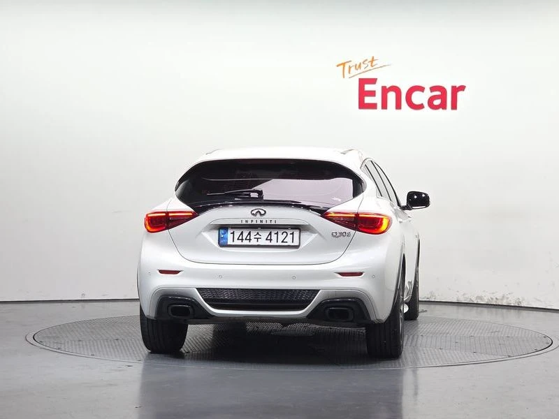 Infiniti Q30 2.0 Automatic ПОДГРЕВ* ПАНОРАМА* КАМЕРИ, снимка 4 - Автомобили и джипове - 55980839