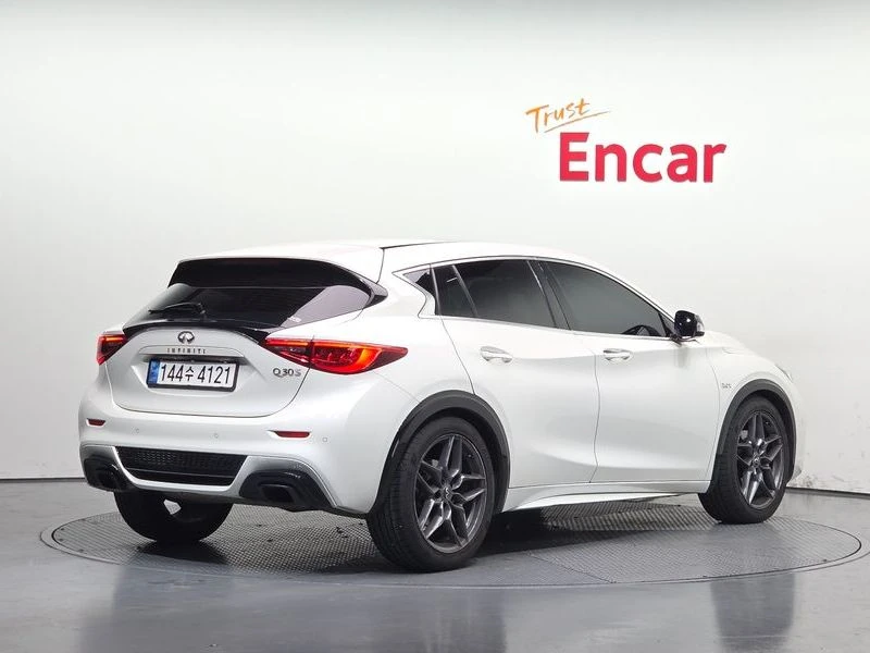 Infiniti Q30 2.0 Automatic ПОДГРЕВ* ПАНОРАМА* КАМЕРИ, снимка 2 - Автомобили и джипове - 55980839