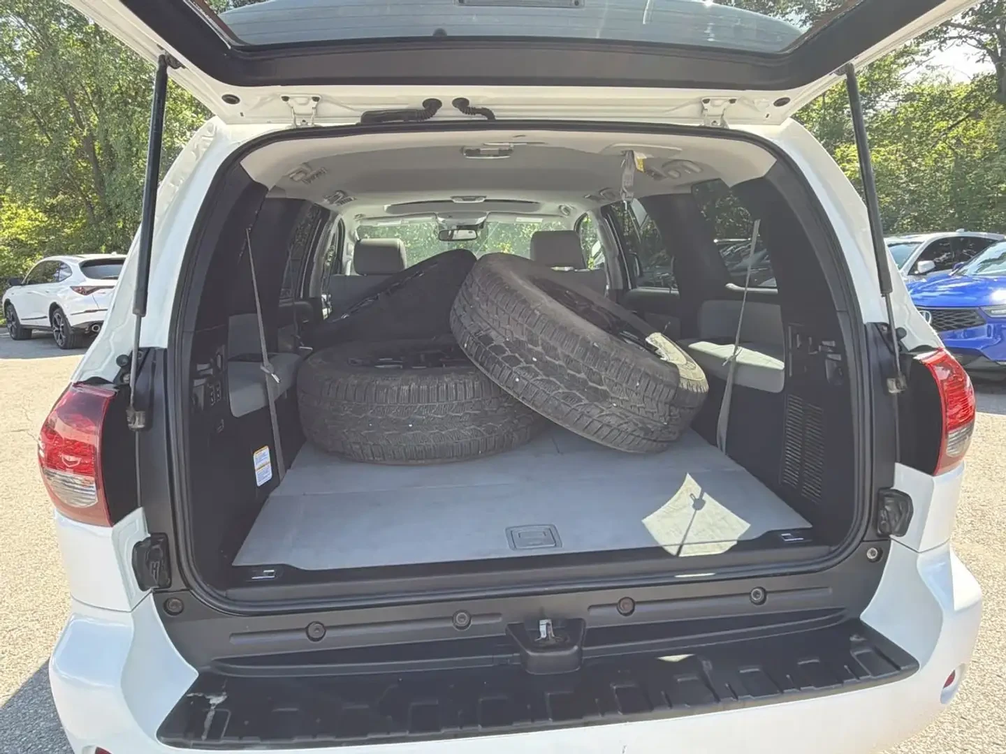 Toyota Sequoia 5.7* V8* �������* ������* ������*  | Mobile.bg � ����������� 17