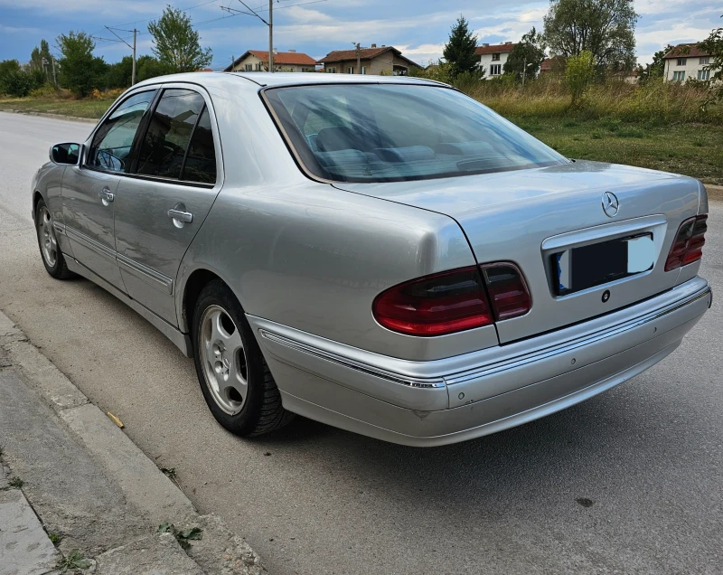 Mercedes-Benz E 220 CDI, снимка 8 - Автомобили и джипове - 47344194