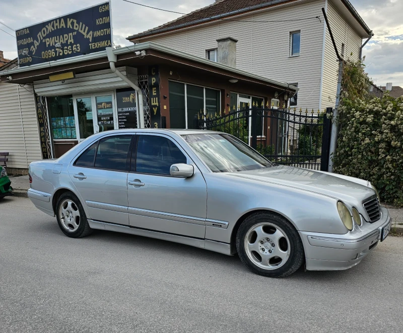 Mercedes-Benz E 220 CDI, снимка 1 - Автомобили и джипове - 47344194