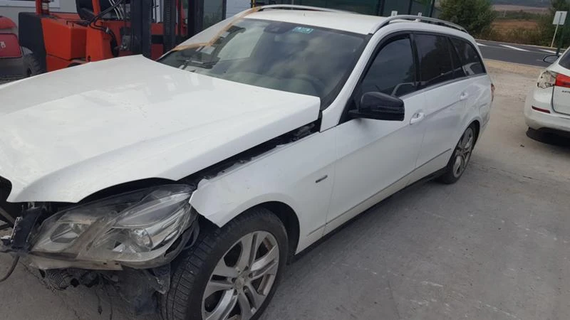 Mercedes-Benz E 350 CDI 4 MATIC, снимка 8 - Автомобили и джипове - 34364910