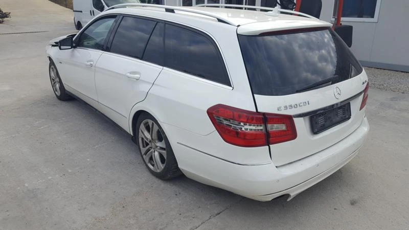 Mercedes-Benz E 350 CDI 4 MATIC, снимка 1 - Автомобили и джипове - 34364910