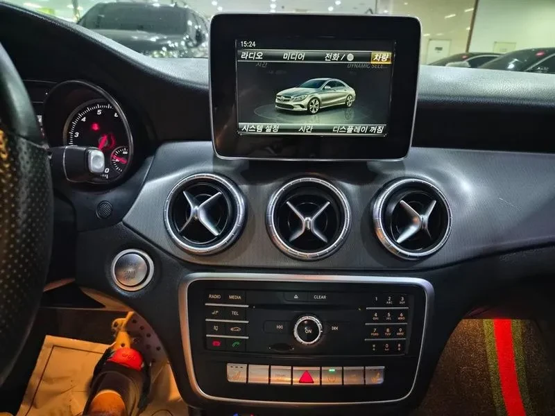Mercedes-Benz CLA 220 Amg Line, снимка 10 - Автомобили и джипове - 55787553