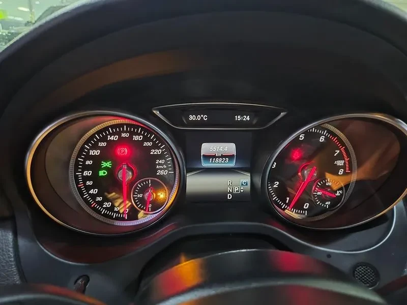 Mercedes-Benz CLA 220 Amg Line, снимка 7 - Автомобили и джипове - 55787553