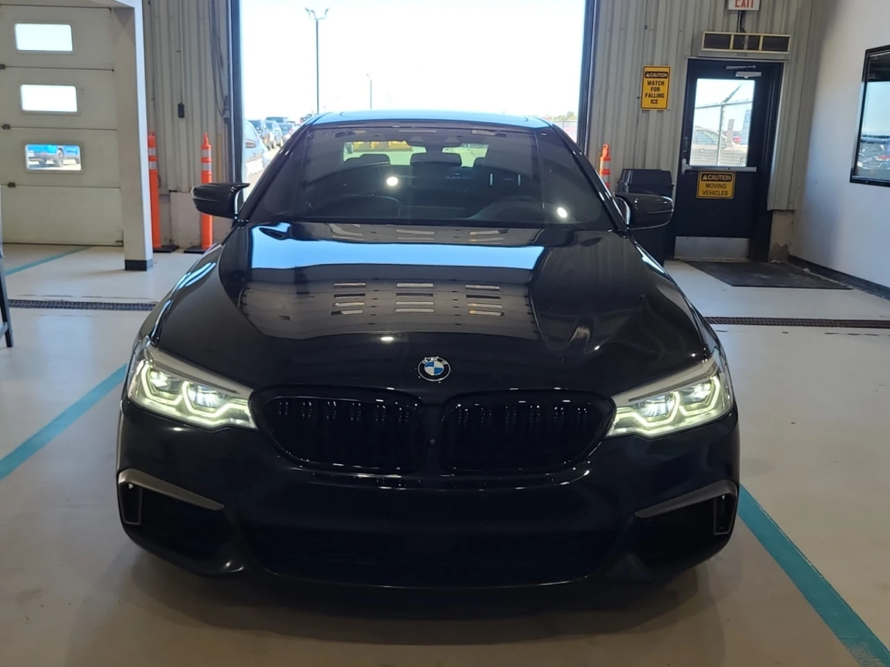 BMW 550 * АВТО КРЕДИТ* ЦЕНА ДО БГ * СЕРВИЗНА ИСТОРИЯ *  - изображение 2