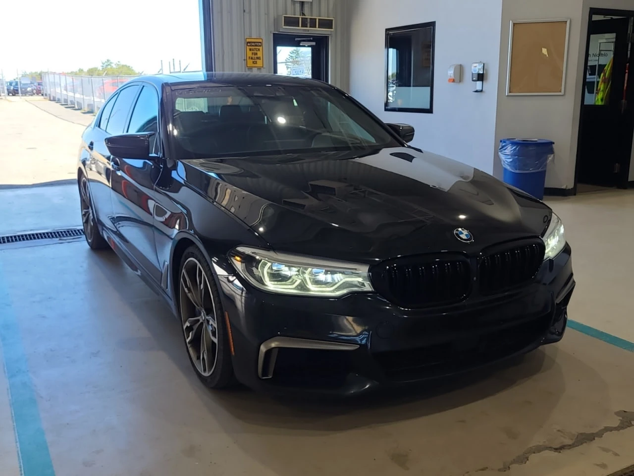 BMW 550 * АВТО КРЕДИТ* ЦЕНА ДО БГ * СЕРВИЗНА ИСТОРИЯ *  - изображение 3