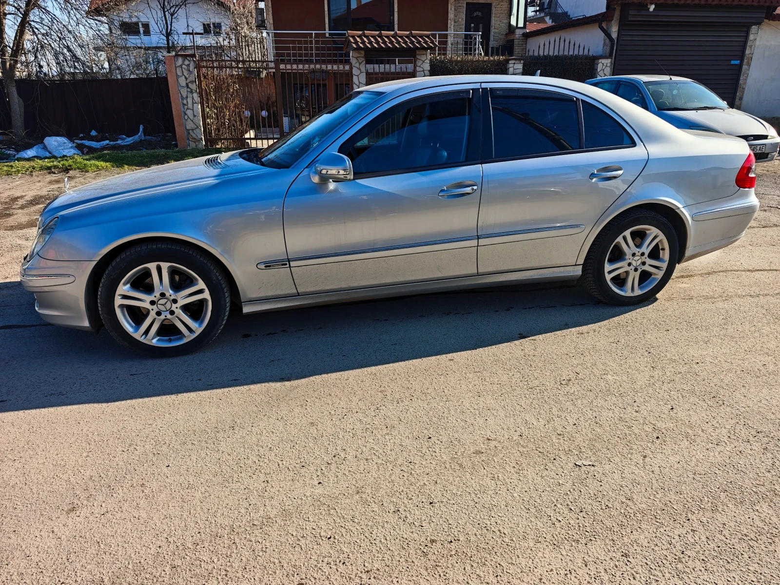 Mercedes-Benz E 320  - изображение 3