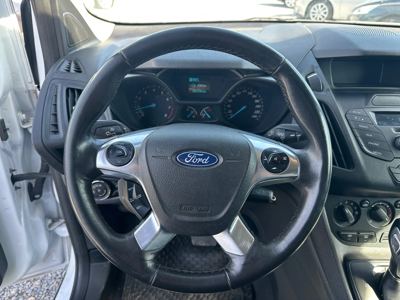 Ford Connect Transit 1.6 EcoBoost Автоматик, снимка 8 - Автомобили и джипове - 53814331