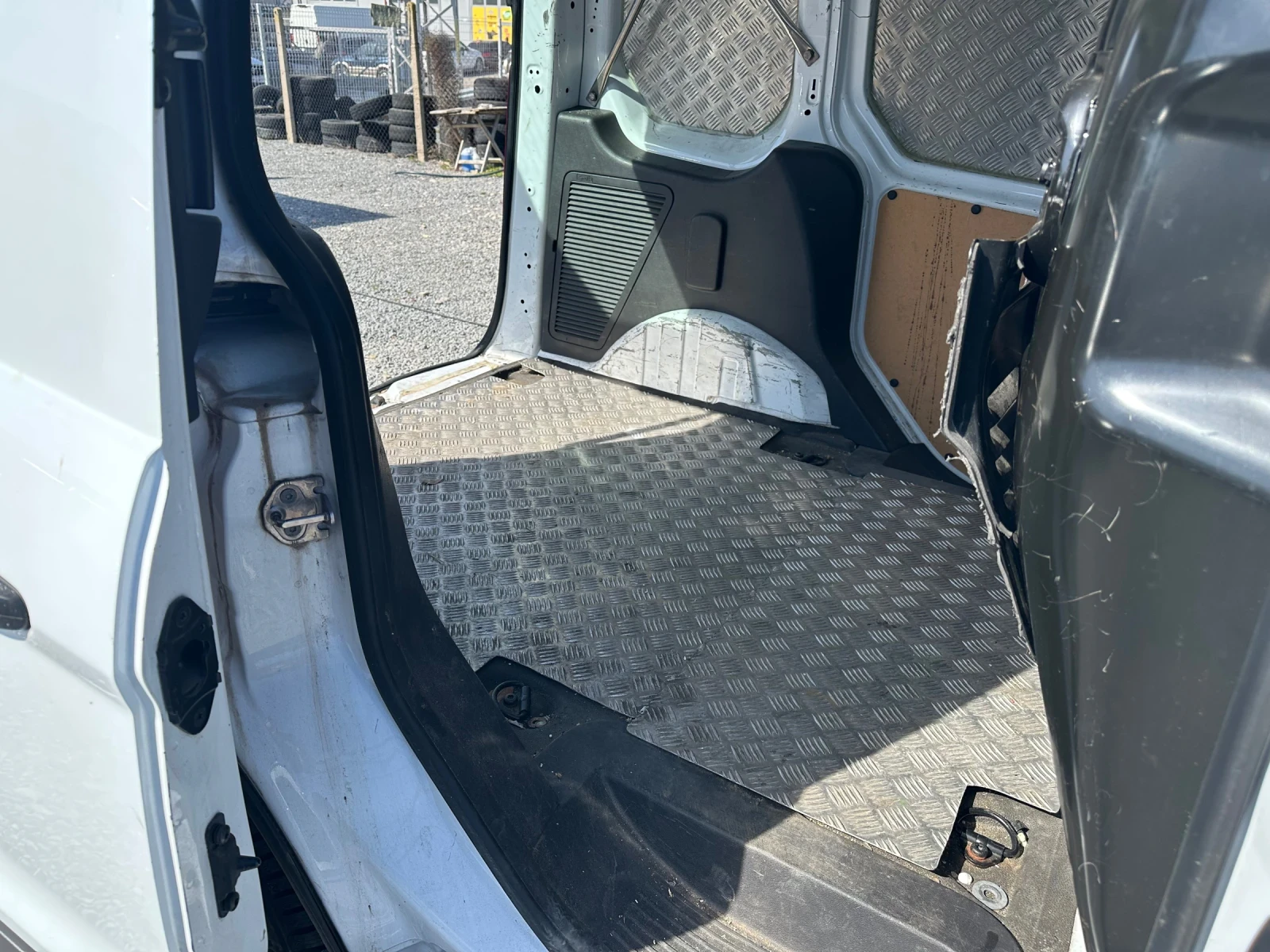 Ford Connect Transit 1.6 EcoBoost Автоматик, снимка 13 - Автомобили и джипове - 53814331