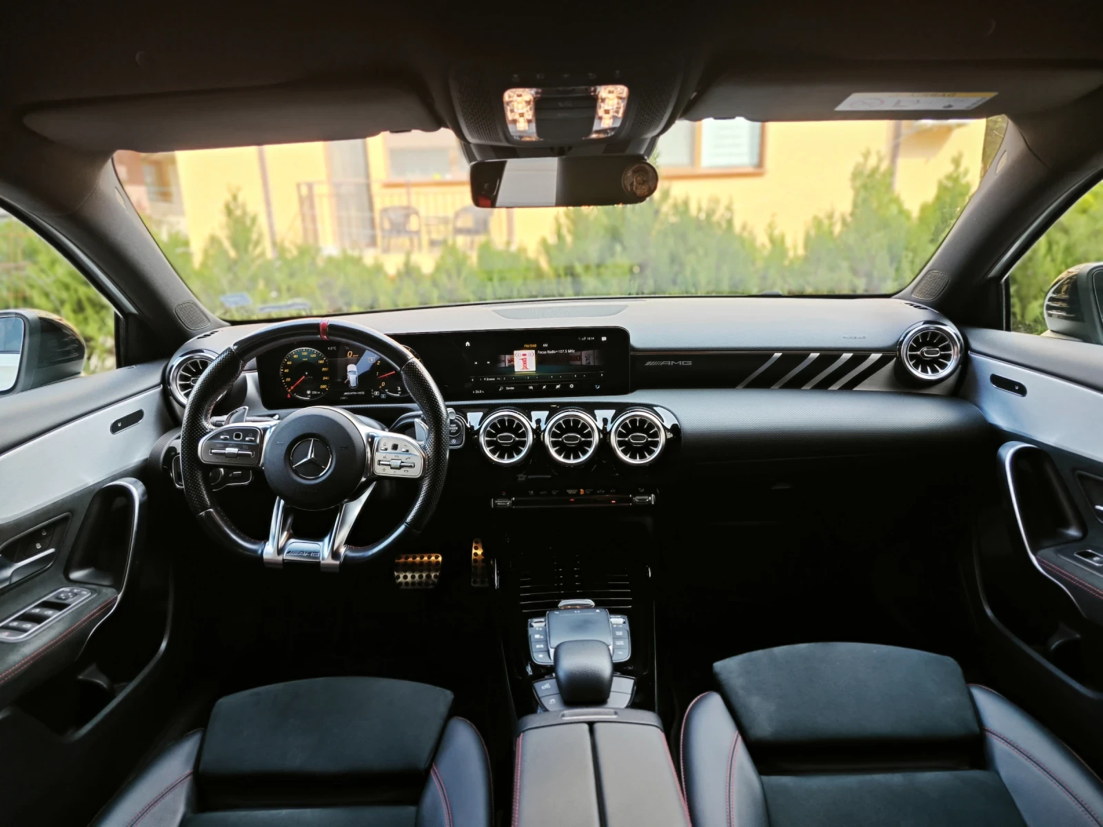 Mercedes-Benz A 35 AMG, снимка 12 - Автомобили и джипове - 54374201