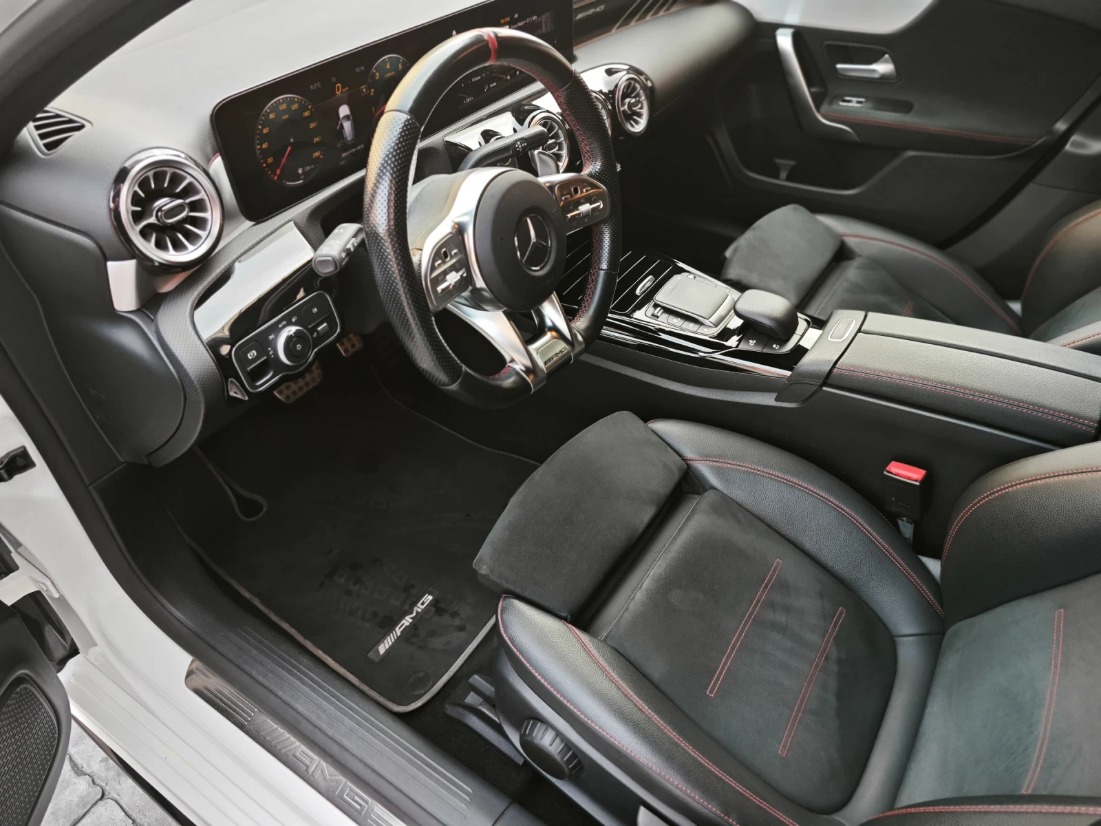 Mercedes-Benz A 35 AMG, снимка 14 - Автомобили и джипове - 54374201