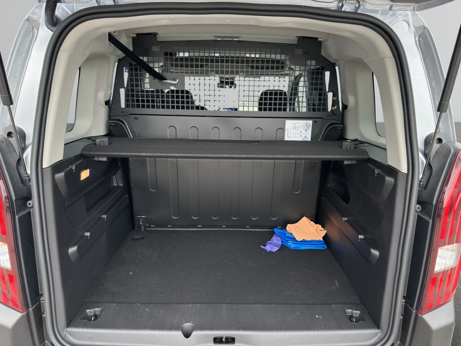 Peugeot Rifter ALLURE 1.5 BlueHDI 130 BVM6, снимка 13 - Автомобили и джипове - 54597566