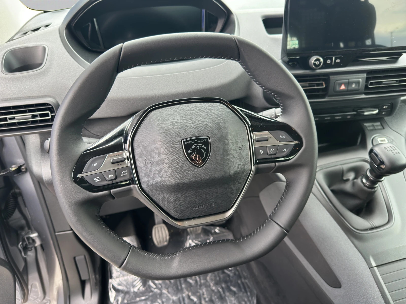 Peugeot Rifter ALLURE 1.5 BlueHDI 130 BVM6, снимка 11 - Автомобили и джипове - 54597566