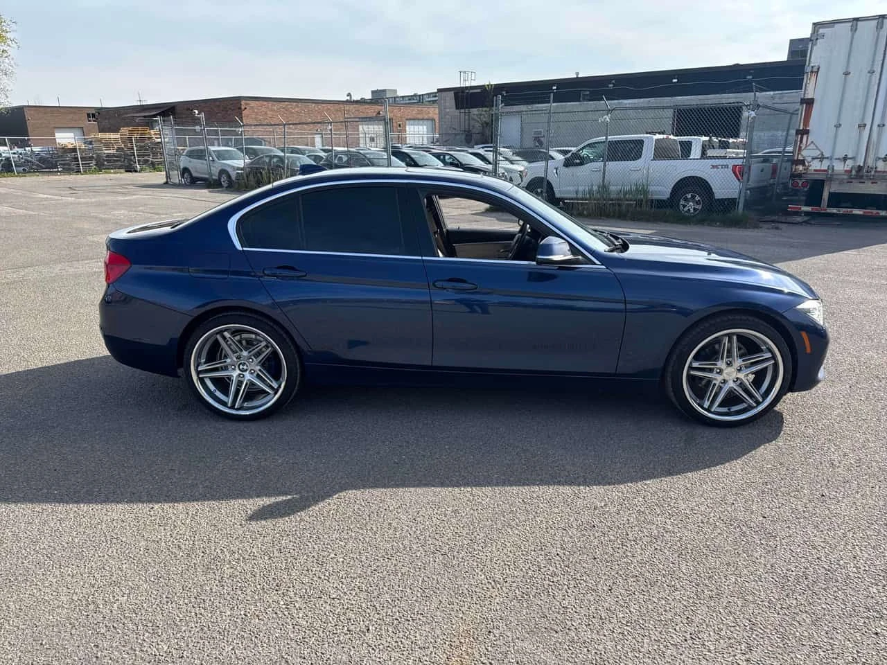 BMW 330 XDRIVE * CHROME* ПОДРЕВИ* ШИБИДАХ* КАМЕРА* , снимка 4 - Автомобили и джипове - 54663843