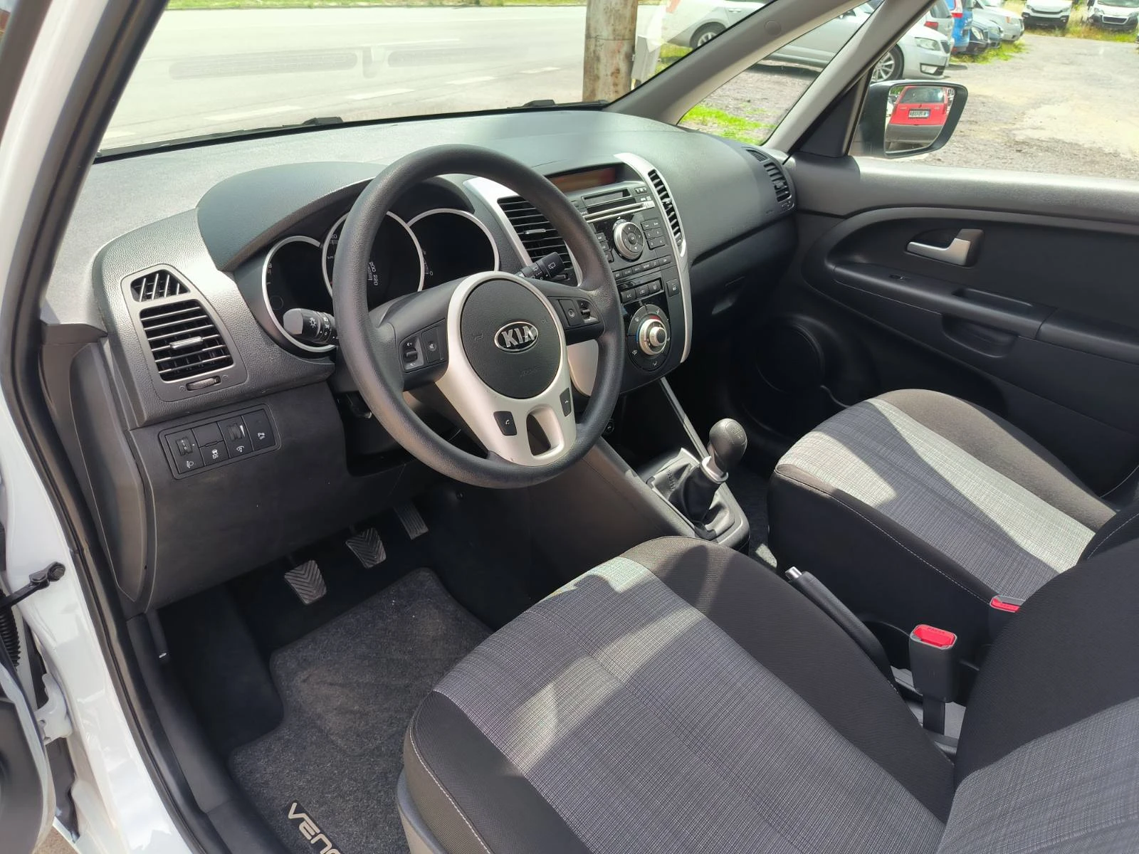 Kia Venga 1.4i-Gpl-Euro-5B, снимка 13 - Автомобили и джипове - 54953979