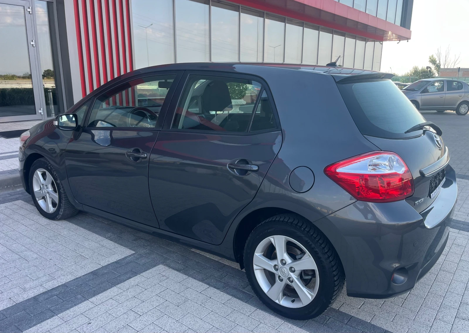 Toyota Auris 2.0D4D NAVI/Автопилот/FACE, снимка 4 - Автомобили и джипове - 55545425