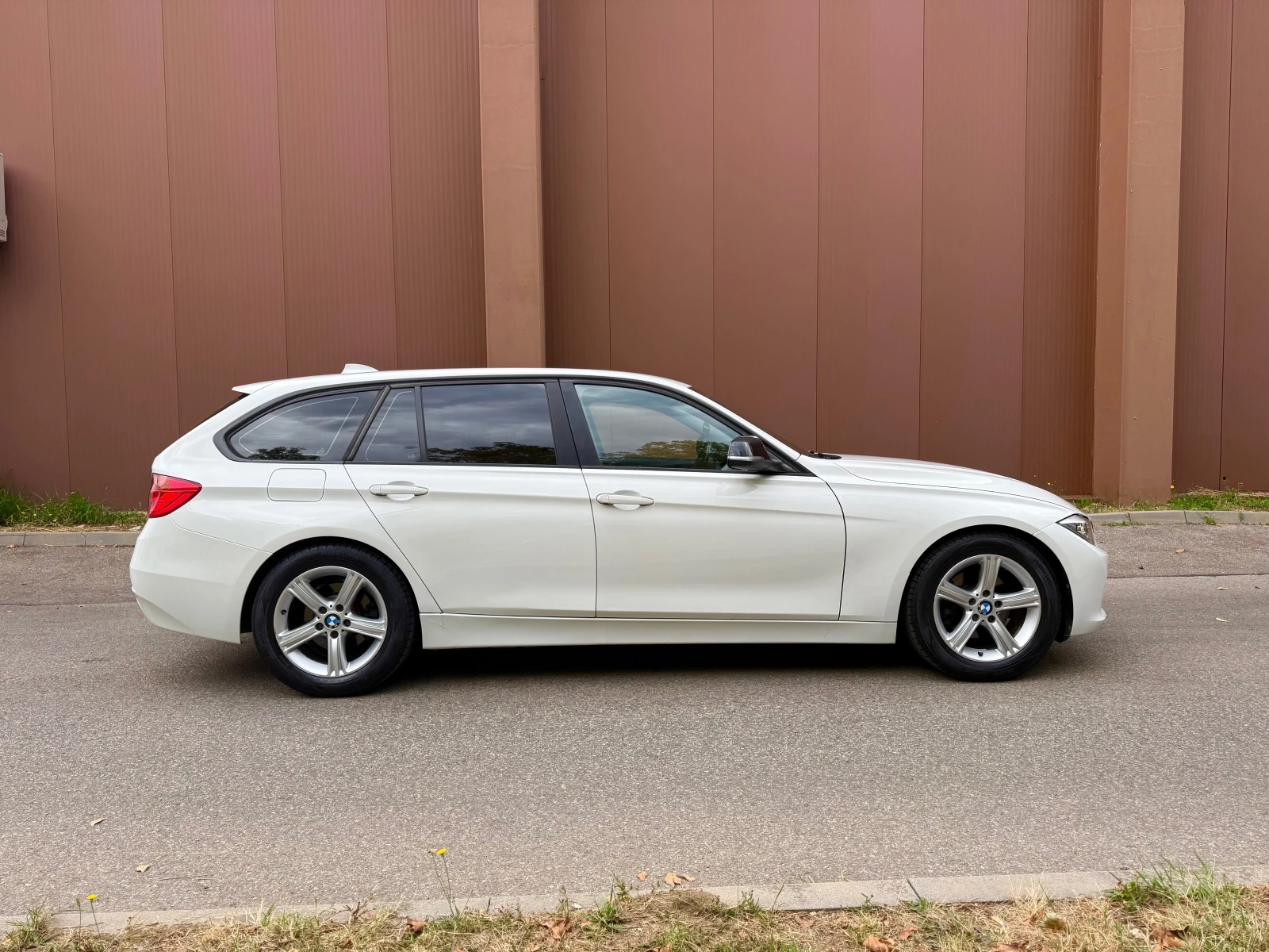 BMW 320 Touring | 184 к.с. | AUTOMATIC | NAVI | ГАРАНЦИЯ, снимка 5 - Автомобили и джипове - 55905880
