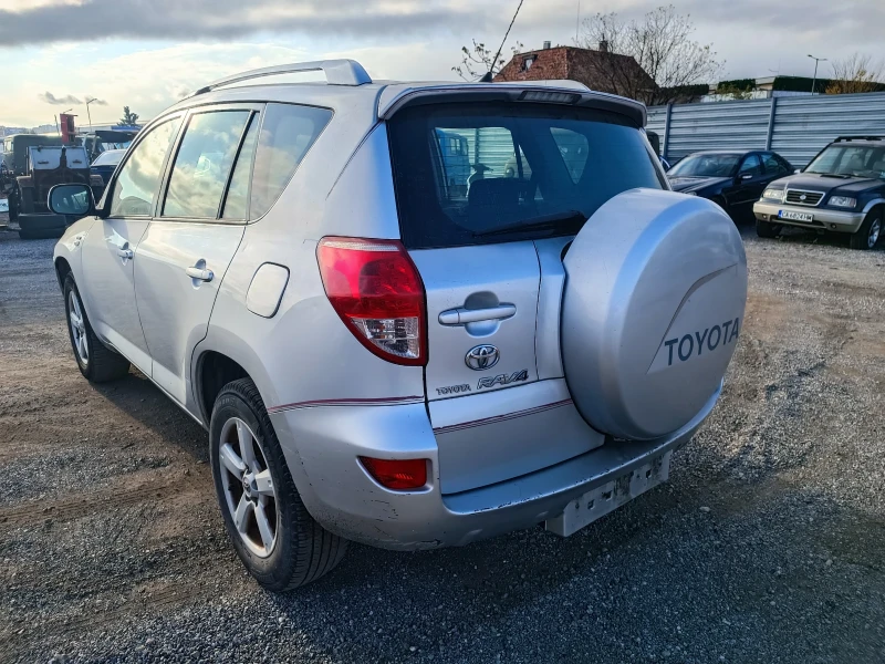 Toyota Rav4 2.2D4D, снимка 6 - Автомобили и джипове - 47925406