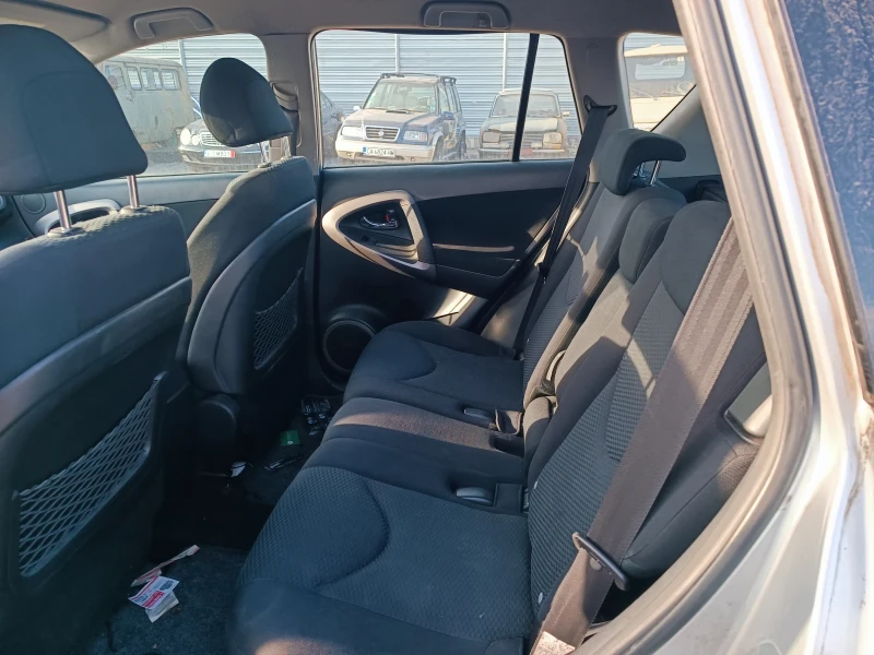 Toyota Rav4 2.2D4D, снимка 9 - Автомобили и джипове - 47925406