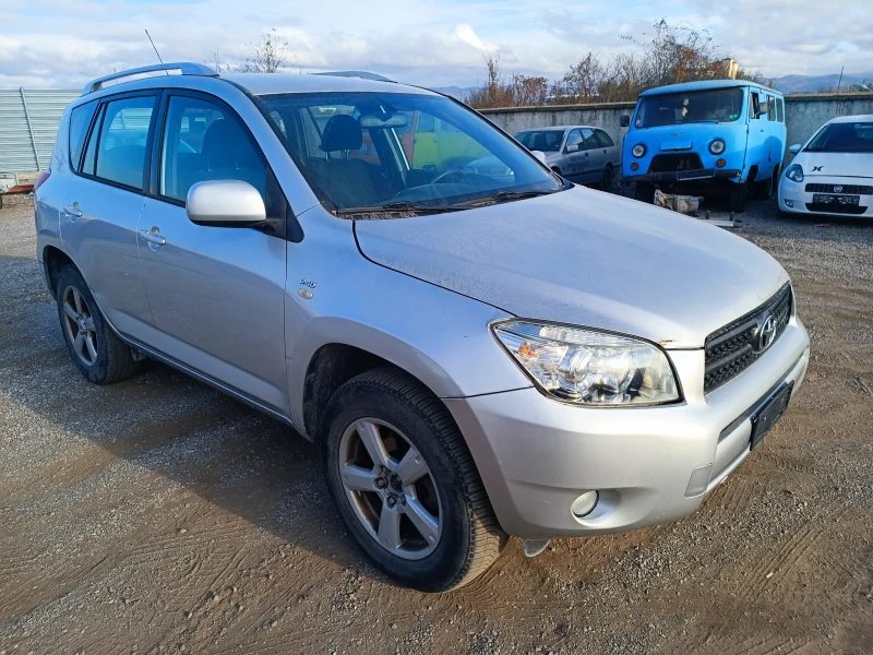 Toyota Rav4 2.2D4D, снимка 3 - Автомобили и джипове - 47925406