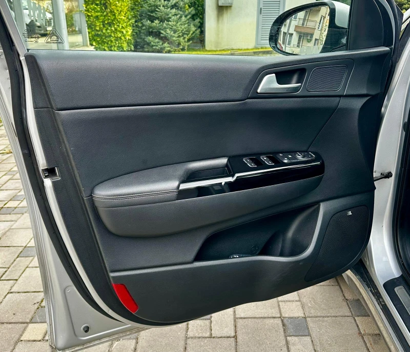 Kia Sportage 2.0 CRDi* GT AWD* Подгрев* Панорама* Камера* Keyle, снимка 8 - Автомобили и джипове - 52849193