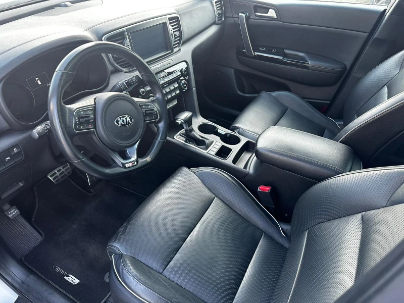 Kia Sportage 2.0 CRDi* GT AWD* Подгрев* Панорама* Камера* Keyle, снимка 9 - Автомобили и джипове - 52849193
