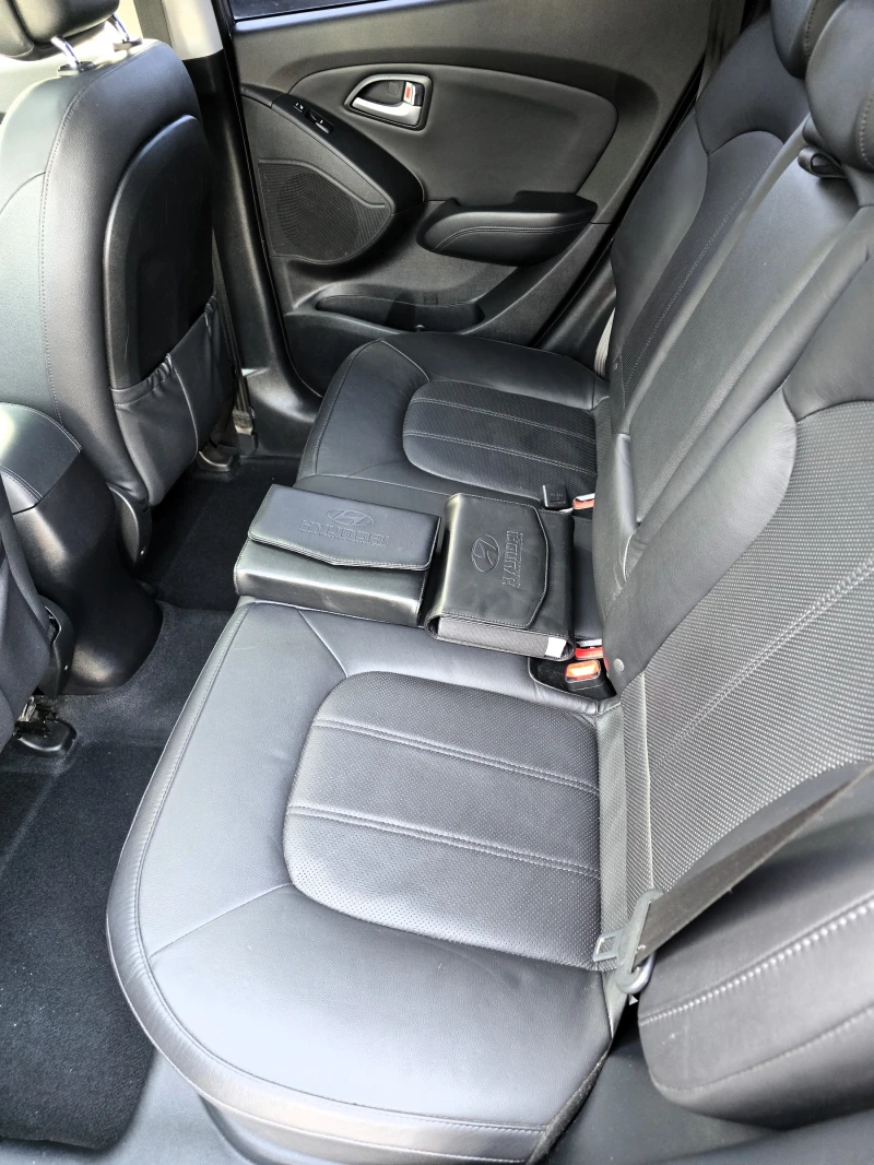 Hyundai IX35 2.0CRDI* 184* AWD* TUV, снимка 12 - Автомобили и джипове - 52856402