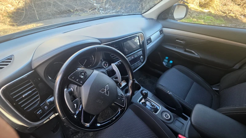 Mitsubishi Outlander, снимка 11 - Автомобили и джипове - 53124570